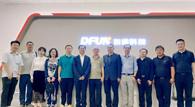 内蒙古科技大学党委书记呼和一行到访珠海东帆科技